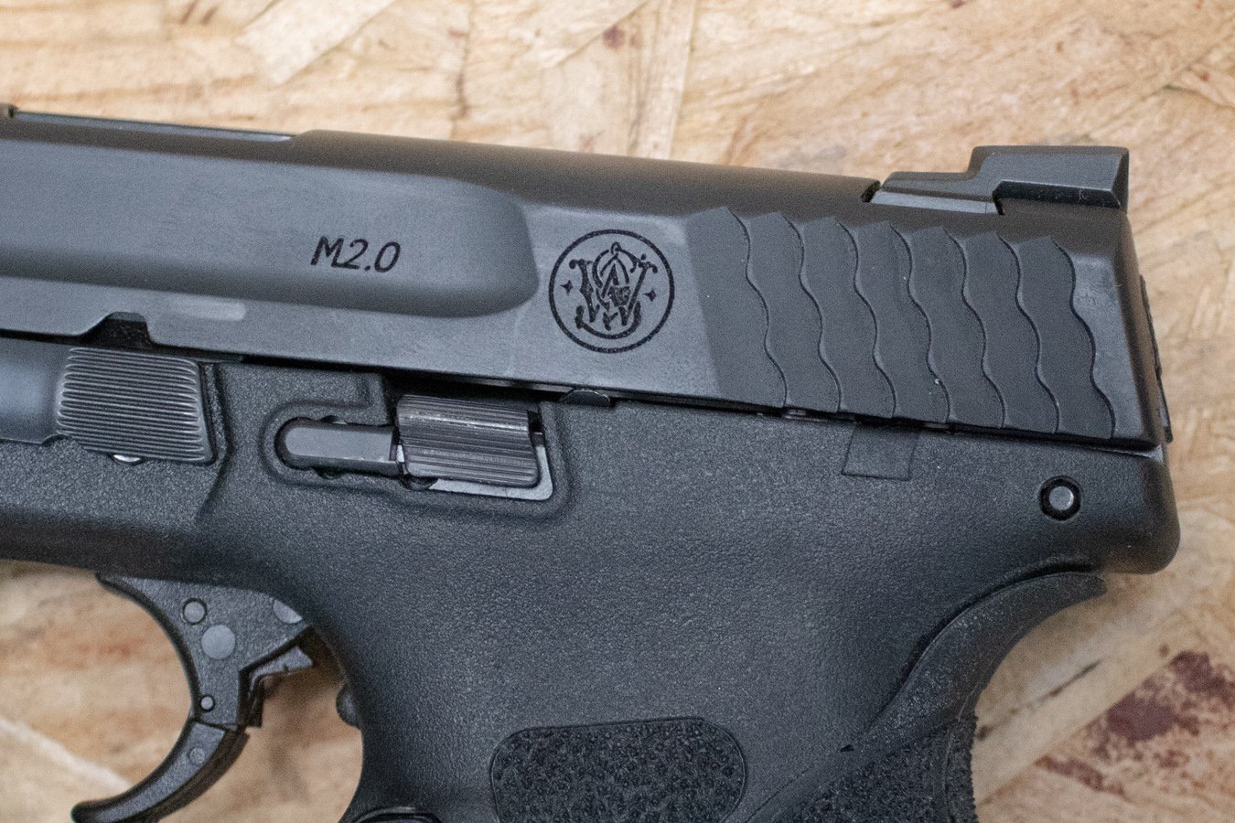 SMITH AND WESSON M&P40 M2.0 40 S&W Police Trade-In Pistols with Night Sights (Very Good Condition)